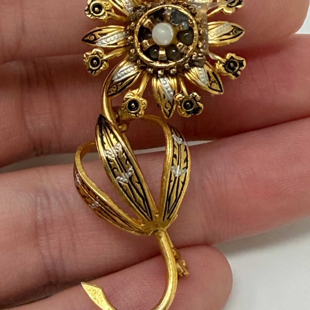 Flawed Vintage Gold Tone Flower Brooch Black Accents Round Pearl Center Fashion